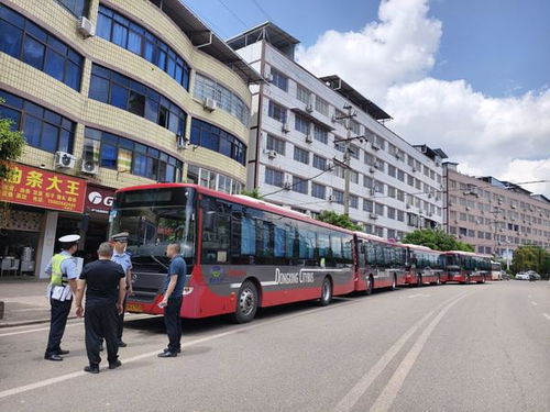 安全護(hù)航 助力高考——內(nèi)江市東興城鄉(xiāng)公交公司保考運(yùn)輸在行動